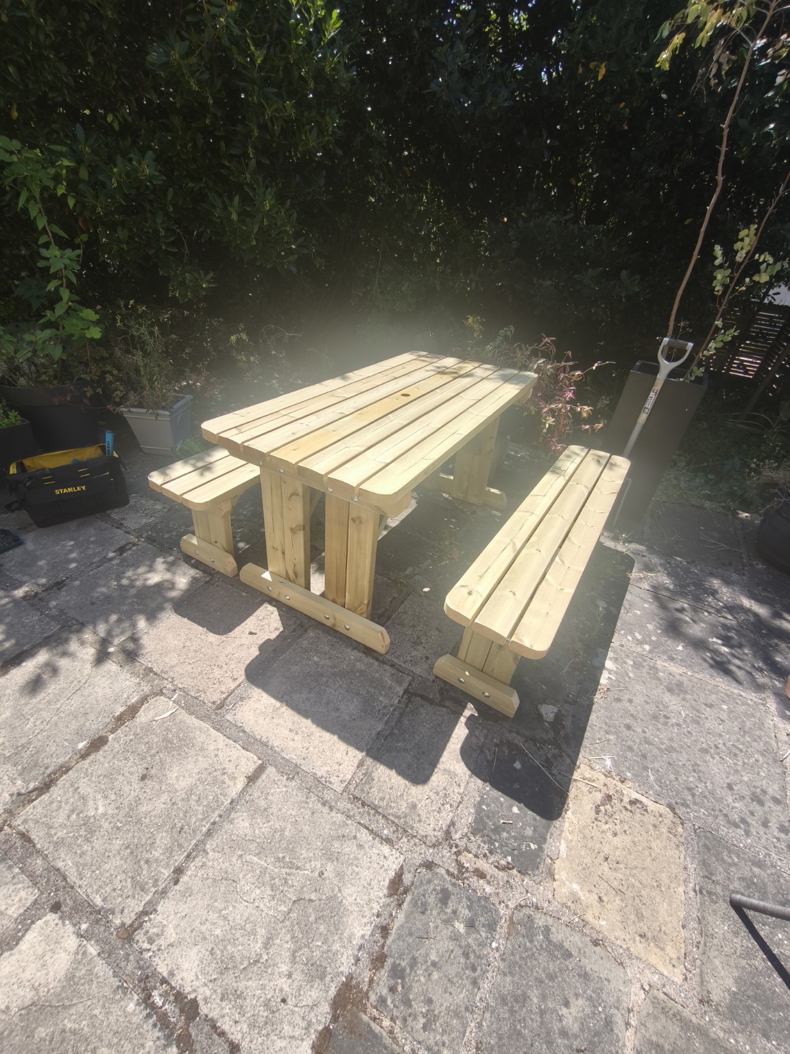 Outdoor furniture assembly